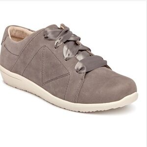 Vionic Lindsey Nubuck sz 8.5